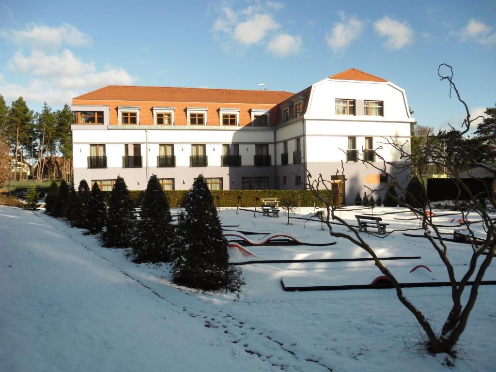 Hotel Sport Zruč المظهر الخارجي الصورة