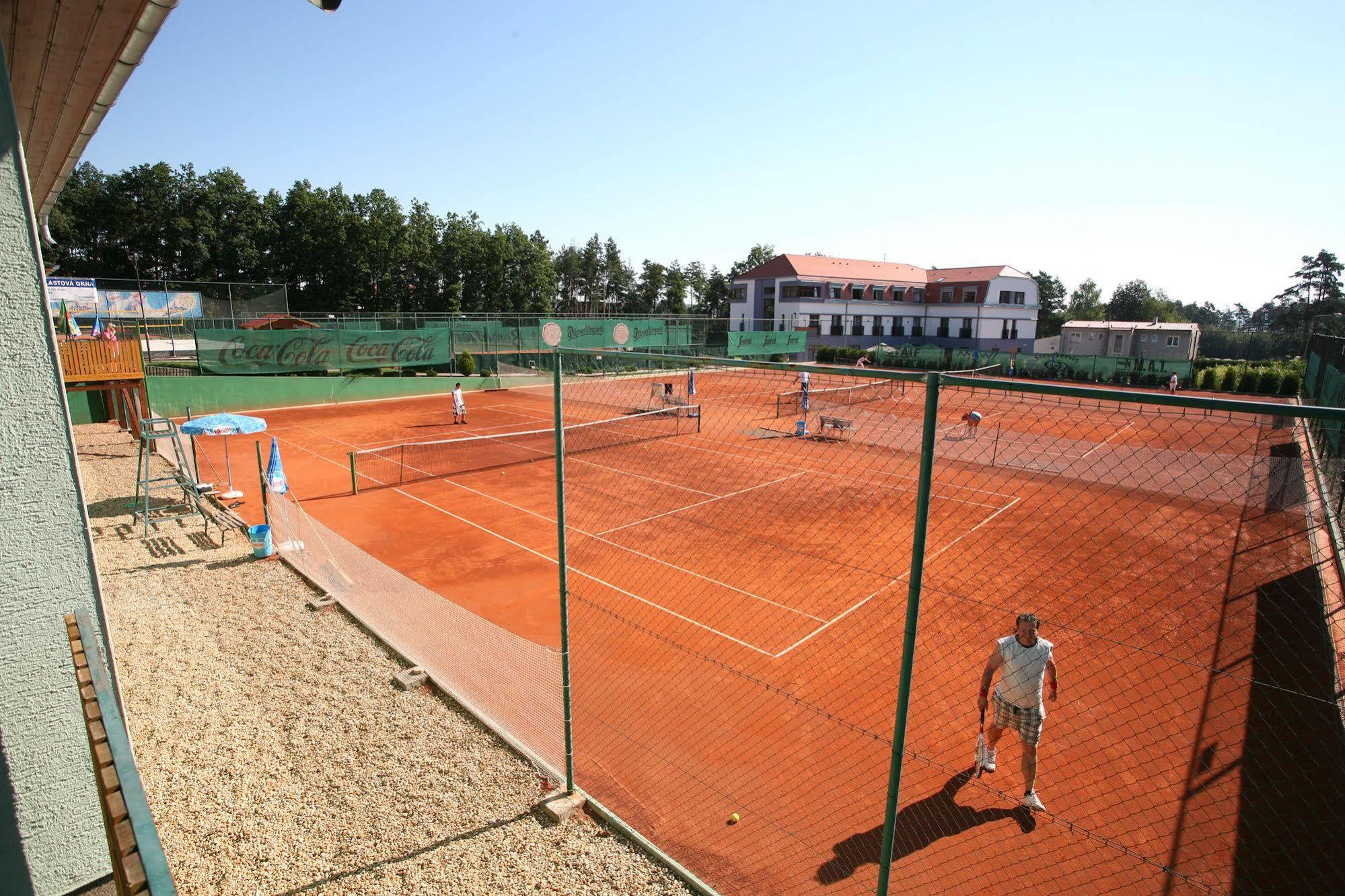 Hotel Sport Zruč المظهر الخارجي الصورة