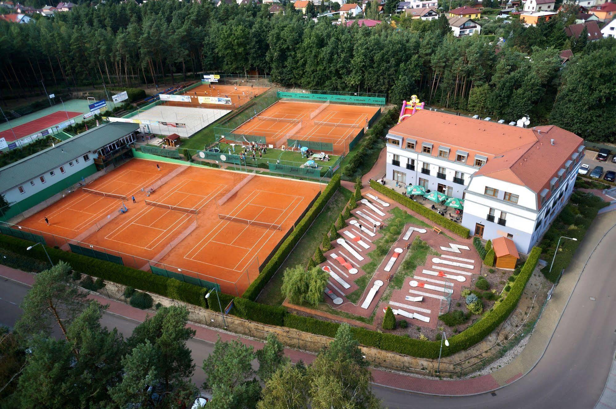 Hotel Sport Zruč المظهر الخارجي الصورة