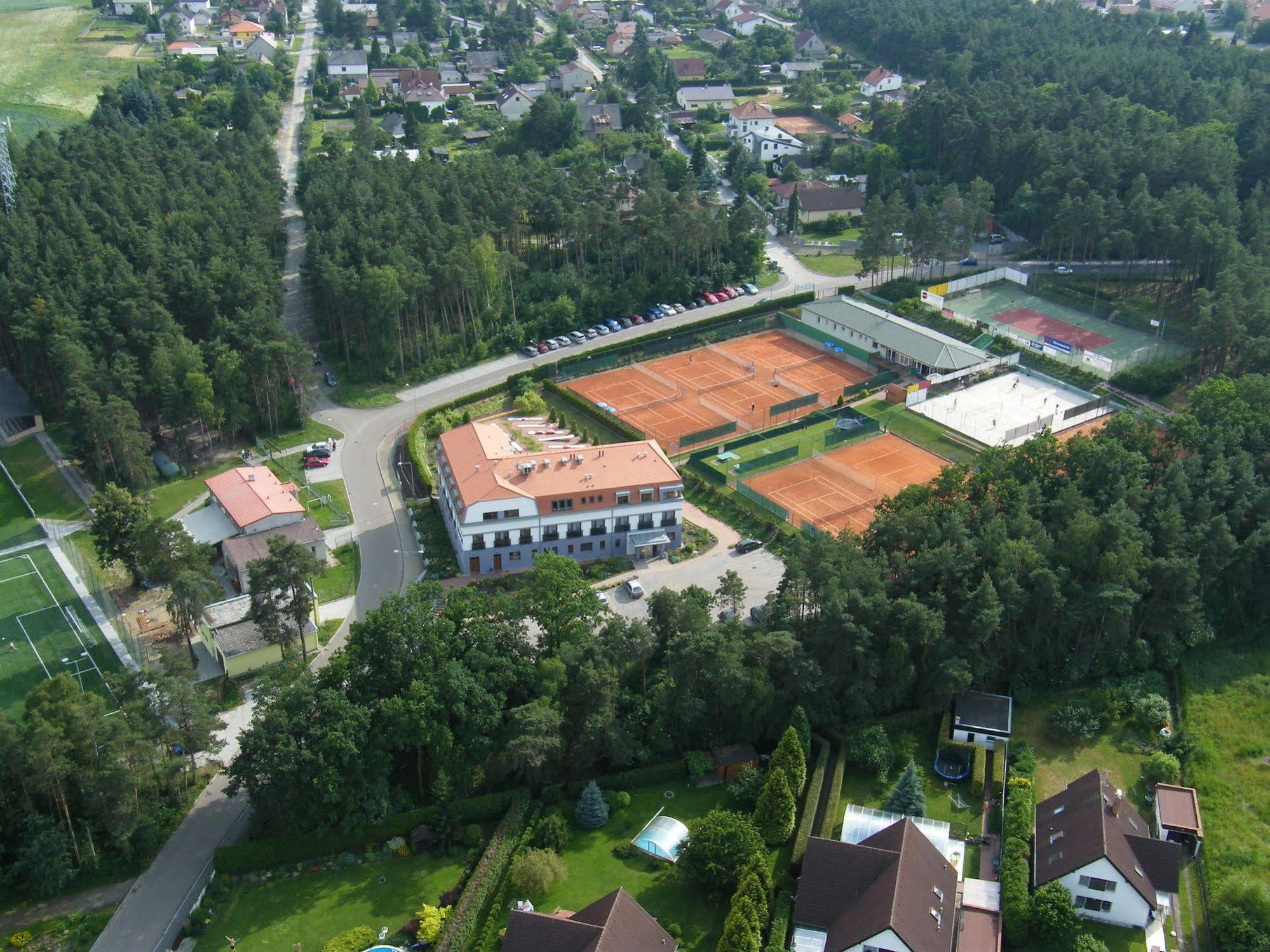 Hotel Sport Zruč المظهر الخارجي الصورة